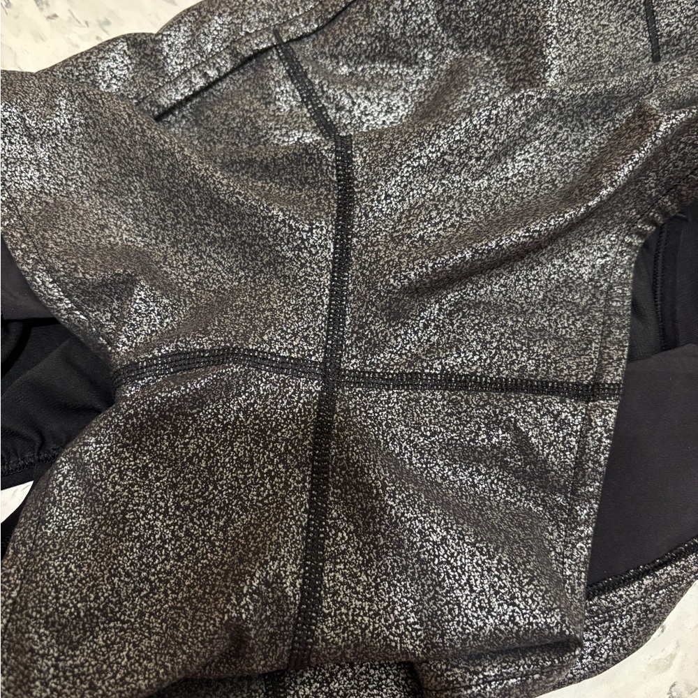 Lululemon Speedup Size 10 Black and Silver - Picture 6 of 6